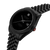Herrenarmbanduhr seitlich: schwarzes Gehäuse, Datumsfenster, Metall-Gliederarmband