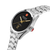 Herrenuhr mit schwarzem Zifferblatt und silbernem Edelstahlarmband, seitliche Ansicht
