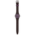 Dunkelbraune Armbanduhr mit schmalem Armband und rundem violettem Zifferblatt, „FRI 28“