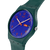 Swatch Armbanduhr dunkelgrün, schrägansicht: blaues Zifferblatt mit Leuchtzeigern und Datum