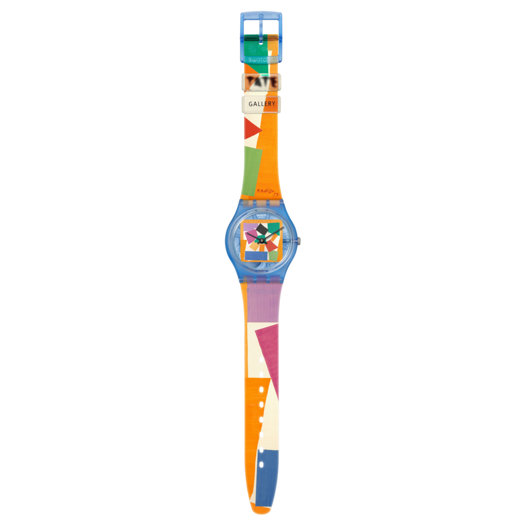 Swatch-Armbanduhr im Profil mit transparentem Gehäuse und buntem, farbgestreiftem Armband