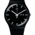 Nahaufnahme: schwarze Swatch Herrenarmbanduhr mit „FRI 28“ und weißen Stabindizes