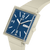 Swatch Armbanduhr seitlich schräg: quadratisches beiges Gehäuse, blaues Zifferblatt