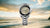 Seiko Herrenarmbanduhr mit beigem Zifferblatt und Edelstahlarmband, frontal