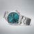 Montre Seiko Prospex pour homme avec cadran turquoise et bracelet en métal, vue en biais