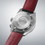 Montre Seiko Prospex pour homme avec fond de boîtier, logo Datsun et bracelet en cuir marron-rouge.