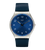Ultradünne Armbanduhr: dunkelblaues Zifferblatt, silbernes Gehäuse, blaues Kautschukarmband.