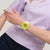 Swatch Taucheruhr am Handgelenk: gelbgrüne Lünette, weißes Armband