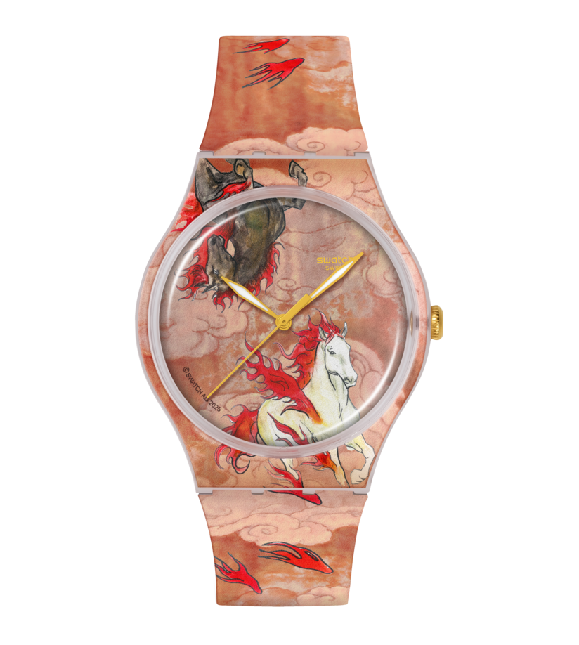 Armbanduhr mit rundem Glas, goldenen Zeigern und beigem Armband mit Pferde-Wolken-Motiv