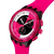 Fuchsia Armbanduhr im schrägen Blick: schwarzes Zifferblatt mit Chronographen-Subzifferblättern
