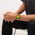 Armbanduhr am Handgelenk: orangefarbenes Silikonband, grün-oranges Zifferblatt, Chronograph