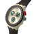 Chronographen-Uhr schräg: schwarzes Gehäuse, grünes Zifferblatt mit roten Stoppakzenten