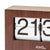 Horloge rétro avec affichage à chiffres basculants, boîtier en bois ; découpe du cadran 21 et 5