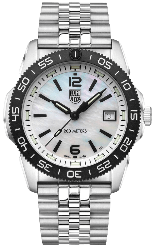 Montre de plongée argentée avec cadran blanc, lunette crantée et bracelet en acier inoxydable