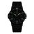 Montre de sport avec bracelet noir et cadran noir ; points lumineux verts avec date à 3 heures