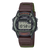 Casio Digital-Armbanduhr: braunes Armband, rundes Gehäuse, LCD-Ziffern und Taste „LIGHT“