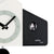 Horloge murale droite avec insert de boîtier noir et vue sur le pendule, design AMS
