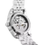 Automatikuhr mit silberfarbenem Edelstahlgehäuse und Sichtboden auf das Uhrwerk