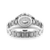 Silberfarbene Damenuhr, Rückseite mit Gravur und Edelstahl-Gliederarmband