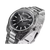 Herrenarmbanduhr mit schwarzem Zifferblatt, Stabindizes, gravierter Einfassung und Edelstahlband