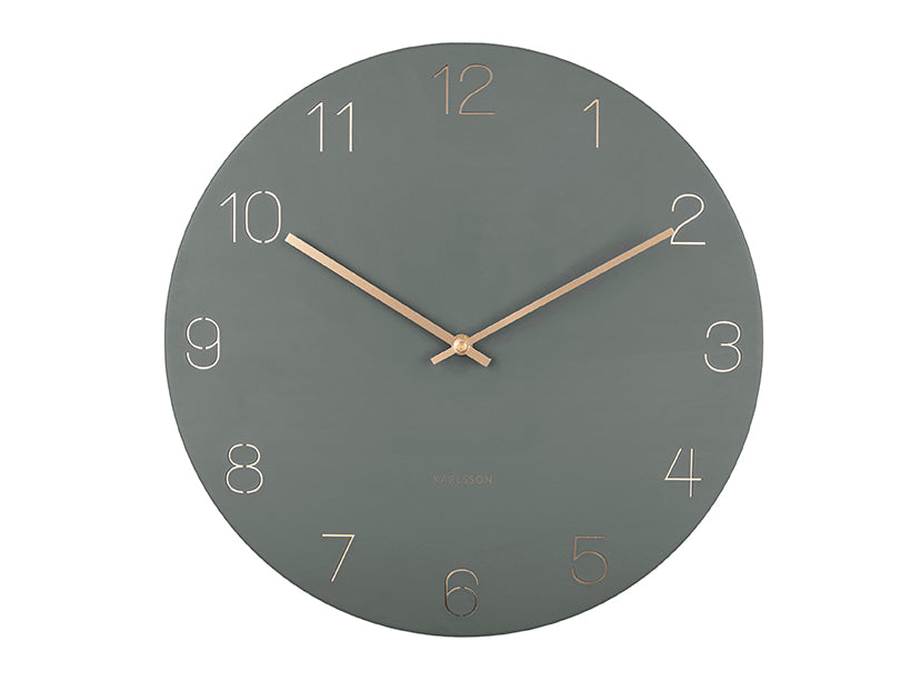 Horloge murale ronde vert jungle avec aiguilles dorées et chiffres gravés