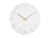 Horloge murale blanche avec aiguilles dorées et chiffres gravés, ronde