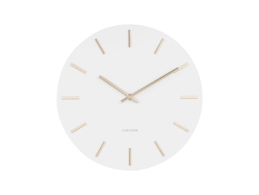 Horloge murale avec cadran blanc rond, index et aiguilles dorés