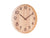 Horloge murale avec boîtier en bois clair et aiguilles noires, chiffres romains