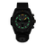 Montre pour homme avec boîtier noir et index verts lumineux sur cadran sombre.