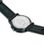 Fond de la montre pour homme avec fond vissé et bracelet textile noir