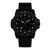 Montre pour homme avec bracelet en silicone noir, cadran noir et aiguilles lumineuses bleues/jaunes.