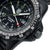 Montre Luminox RECON pour homme, vue latérale : couronne et boîtier noirs, lunette noire, accents verts