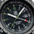 Gros plan de la montre Luminox RECON pour homme : cadran noir avec index lumineux verts