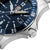 Montre bracelet pour homme avec cadran bleu et boîtier, couronne et poussoirs argentés