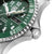 Montre de sport avec lunette verte, boîtier en acier inoxydable et couronne à la position 3 heures