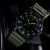Montre bracelet pour homme avec aiguilles lumineuses, cadran noir et vert, et bracelet olive