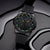Montre Luminox pour homme avec cadran noir et index lumineux verts, guichet date (3).