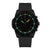 Montre homme avec cadran noir, lunette noire et bracelet en silicone noir.