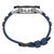 Montre homme transversale : boîtier rond en acier inoxydable, bracelet en caoutchouc bleu foncé avec boucle ardillon.