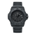 Montre homme avec boîtier noir et bracelet en cuir noir, affichage analogique de l'heure.