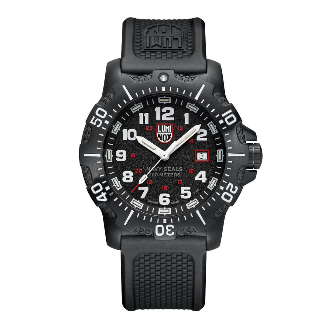 Luminox Navy SEAL XS. Montre avec boîtier noir, cadran noir et bracelet en caoutchouc
