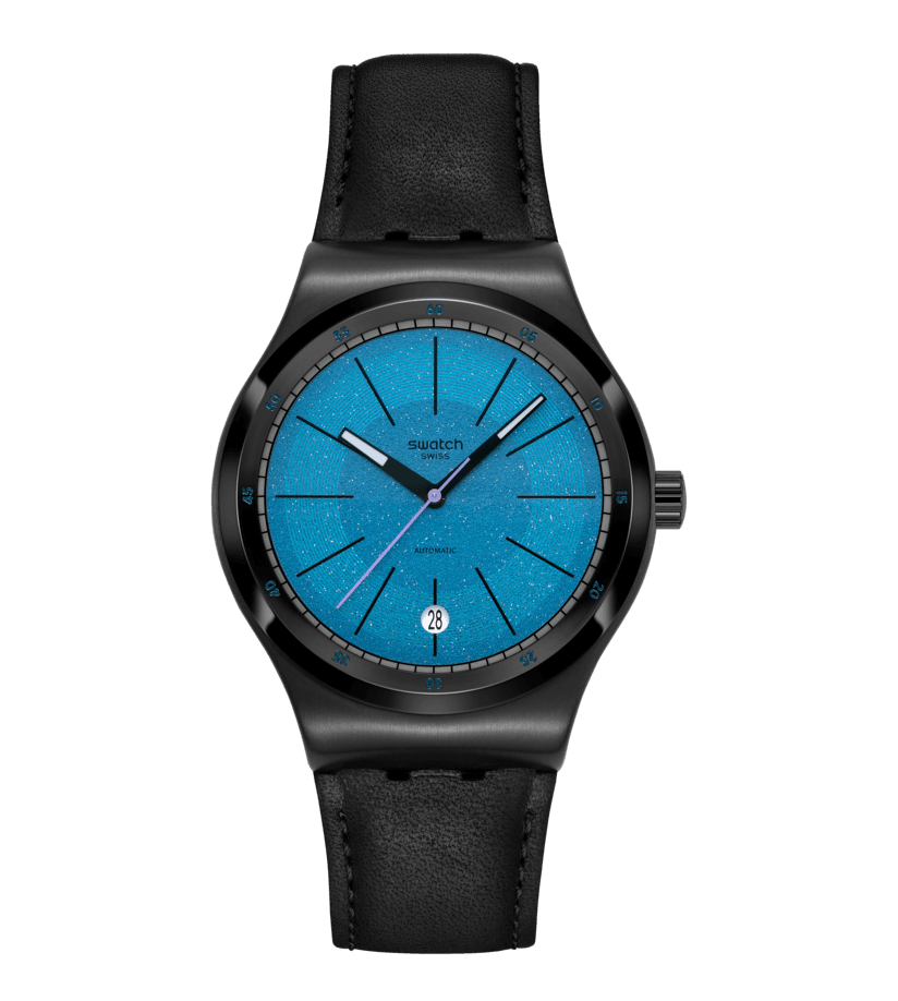 Armbanduhr mit schwarzem Lederband und blauem Zifferblatt, runde Gehäuseform.