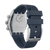 Rückseite einer Herrenarmbanduhr: Edelstahlboden mit dunkelblauem Silikonband