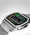 Montre numérique avec boîtier argenté et écran LCD vert, bracelet en maille