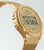 Montre bracelet dorée avec affichage numérique et bracelet en maille métallique