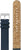 Détails du bracelet de montre : bracelet textile bleu et bracelet aspect liège beige avec boucle.