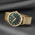 Montre pour homme dorée avec cadran vert foncé, aiguilles rouges et bracelet en maille