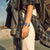 Montre Casio au poignet avec bracelet en maille métallique argentée et affichage numérique