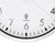 Horloge murale radio-pilotée avec cadran blanc et index noirs, gros plan