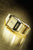 Casio-Uhr, goldfarbenes Armband und eckiges Zifferblatt mit Digitaldisplay